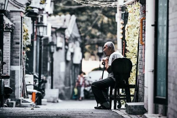 85岁老年人意外险怎么报销，怎么买