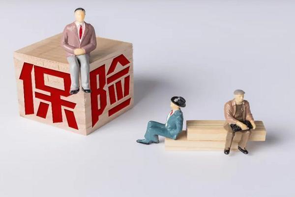 保险出险的赔付金额给谁，怎么处理