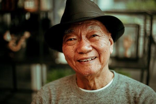 85岁老人买保险怎么买，什么保险