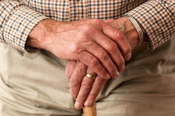 广州市60岁老人意外保险怎么交？怎么报销？